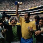 Carlos Alberto Torres tras ganar el Mundial de México de 1970