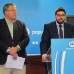 El diputado en el Congreso por la Región, Francisco Bernabé, junto al vicesecretario de Organización del PPRM, Fernando López Miras