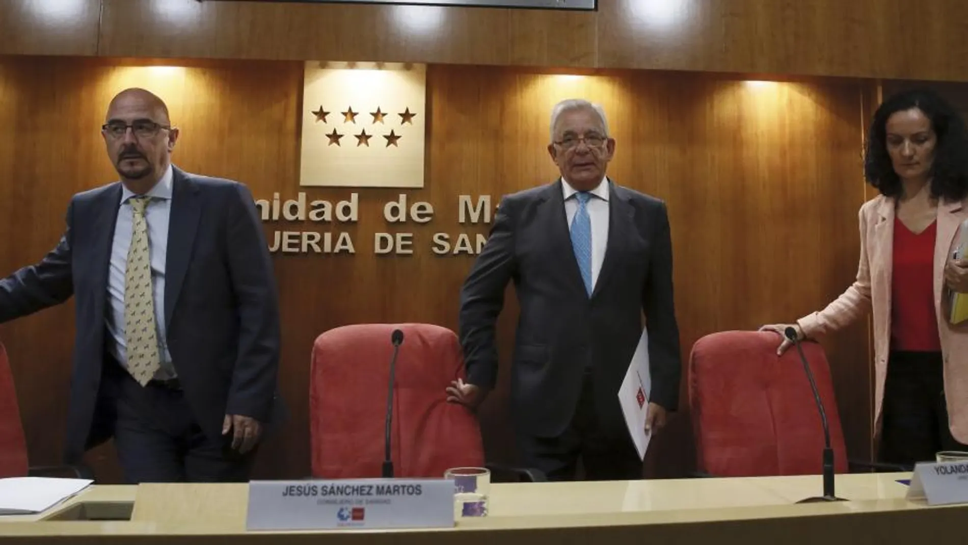 Rueda de prensa ofrecida hoy en Madrid en la que se ha señalado que se está realizando un seguimiento a 200 personas que han estado en contacto con los dos pacientes diagnosticados de fiebre hemorrágica Crimea-Congo