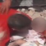 Rescatan con vida a una madre y a su bebé enterrados tras el terremoto de China