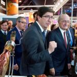 El vicepresidente de la Junta, Juan Marín, estuvo ayer en la inauguración del Salón de Innovación en Hostelería H&amp;T, en Málaga (Foto: Efe)