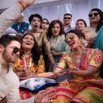 La pareja, durante el Mehendi, una ceremonia previa y típica del país natal de la novia / Instagram: Priyanka Chopra