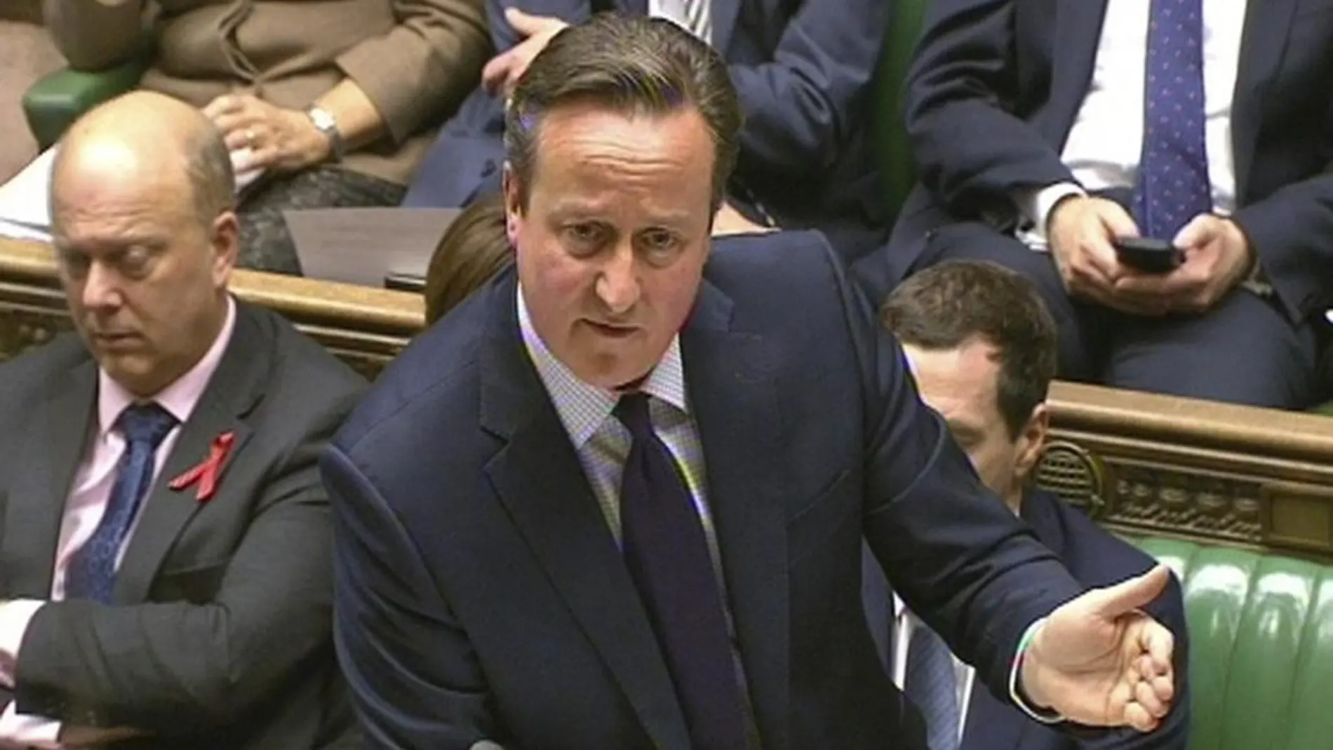 Cameron pide al Parlamento no eludir el deber de intervenir