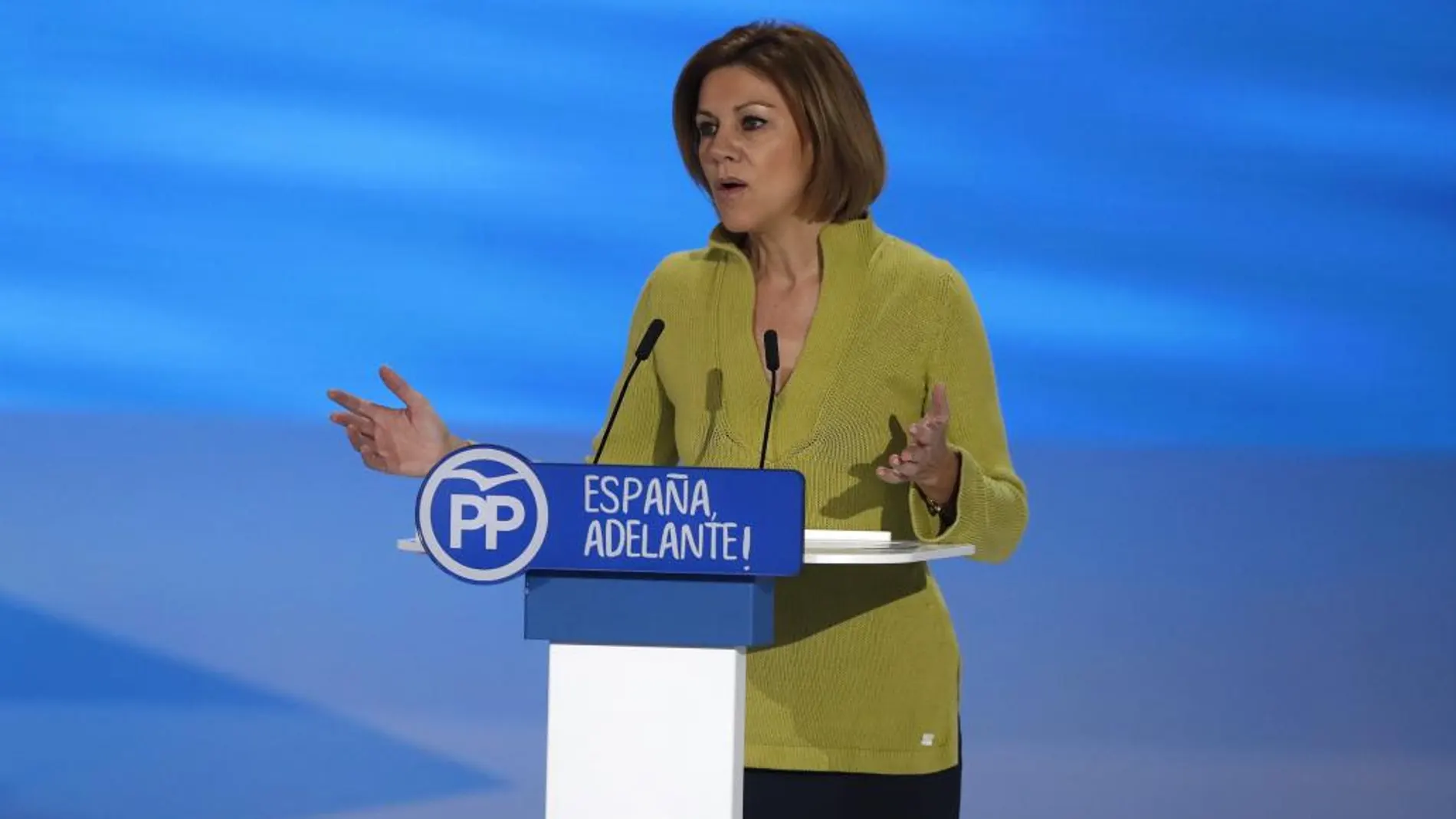 La secretaria general del PP, María Dolores de Cospedal, durante su intervención en el acto de clausura del XVIII Congreso nacional del Partido Popular