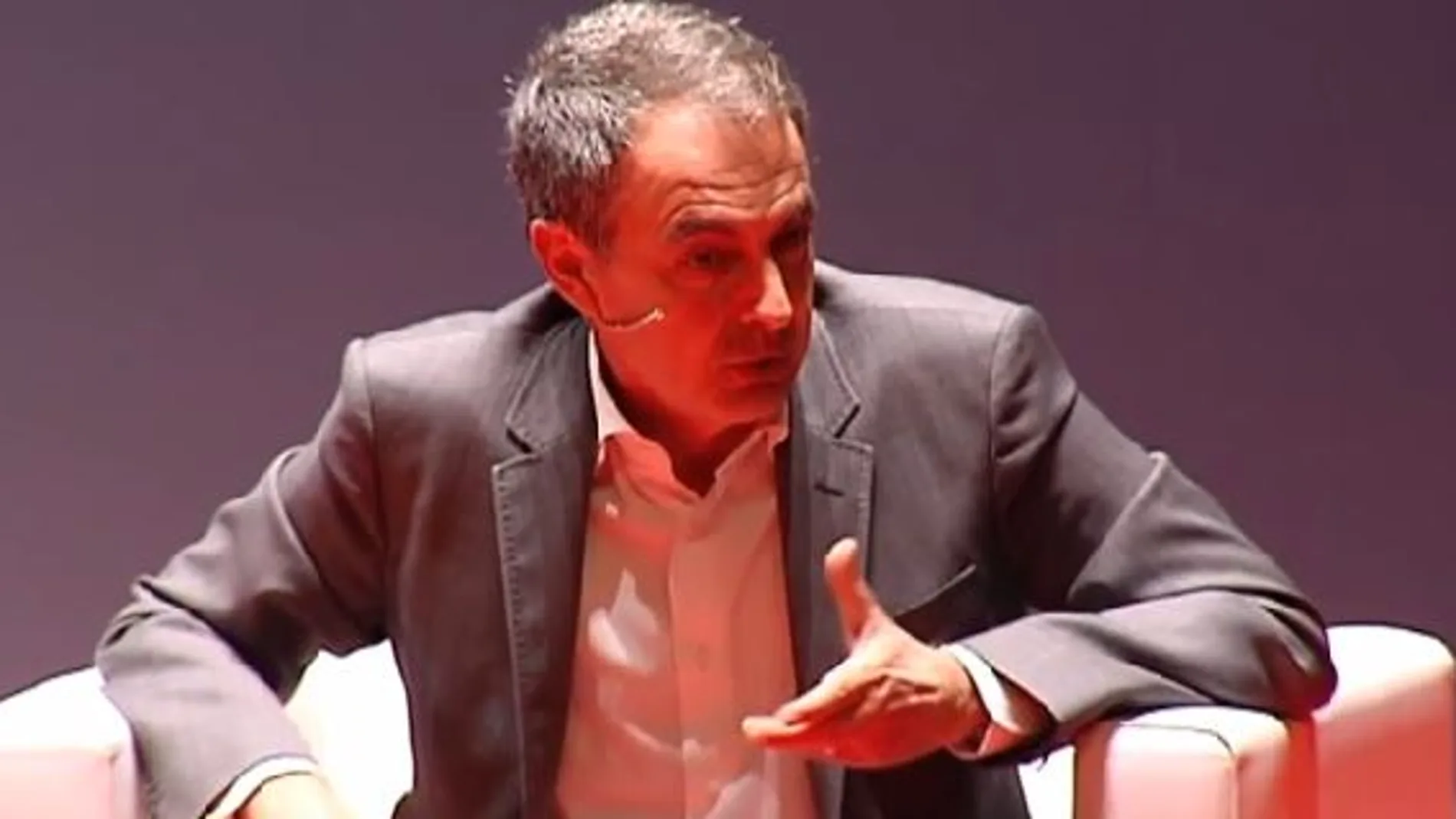Rodríguez Zapatero, durante su intervención en la Escuela de Invierno de la Agrupación Socialista de Las Palmas.