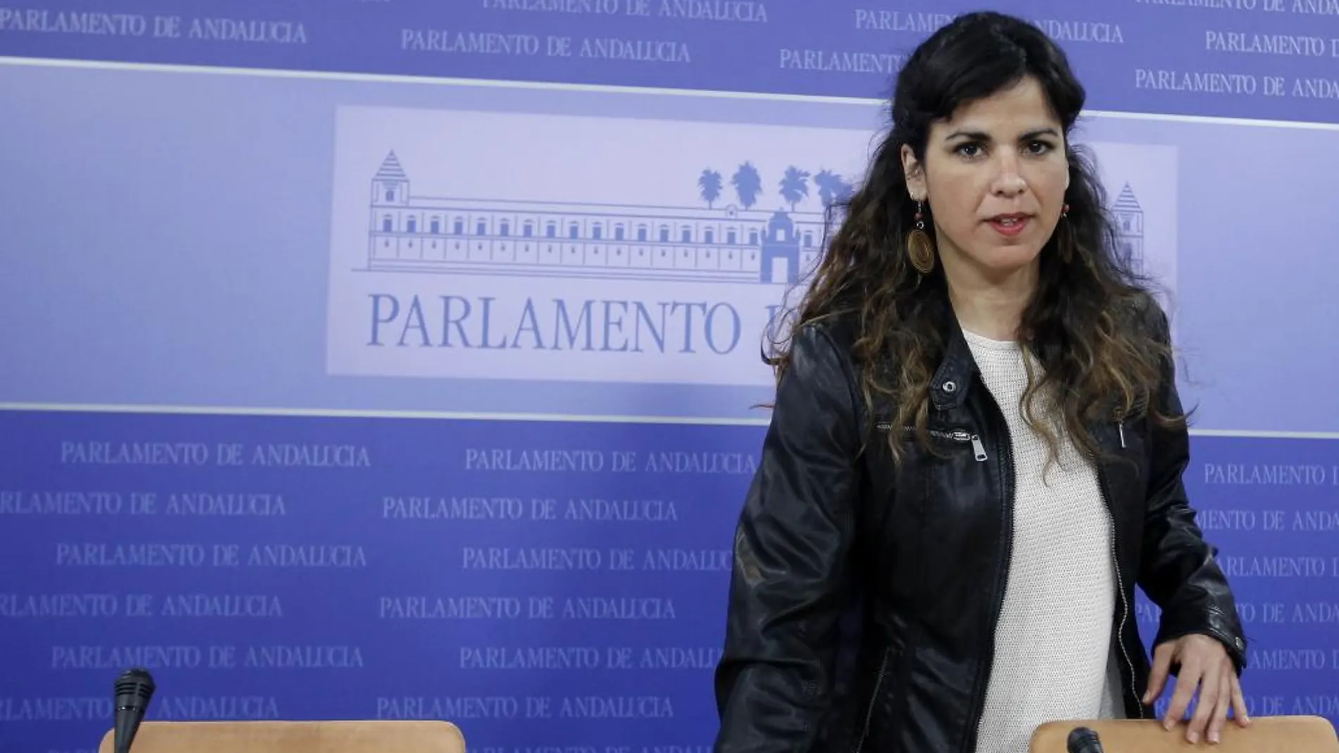 El PSOE de Díaz pasa del barro a buscar un acercamiento “discreto” a Podemos