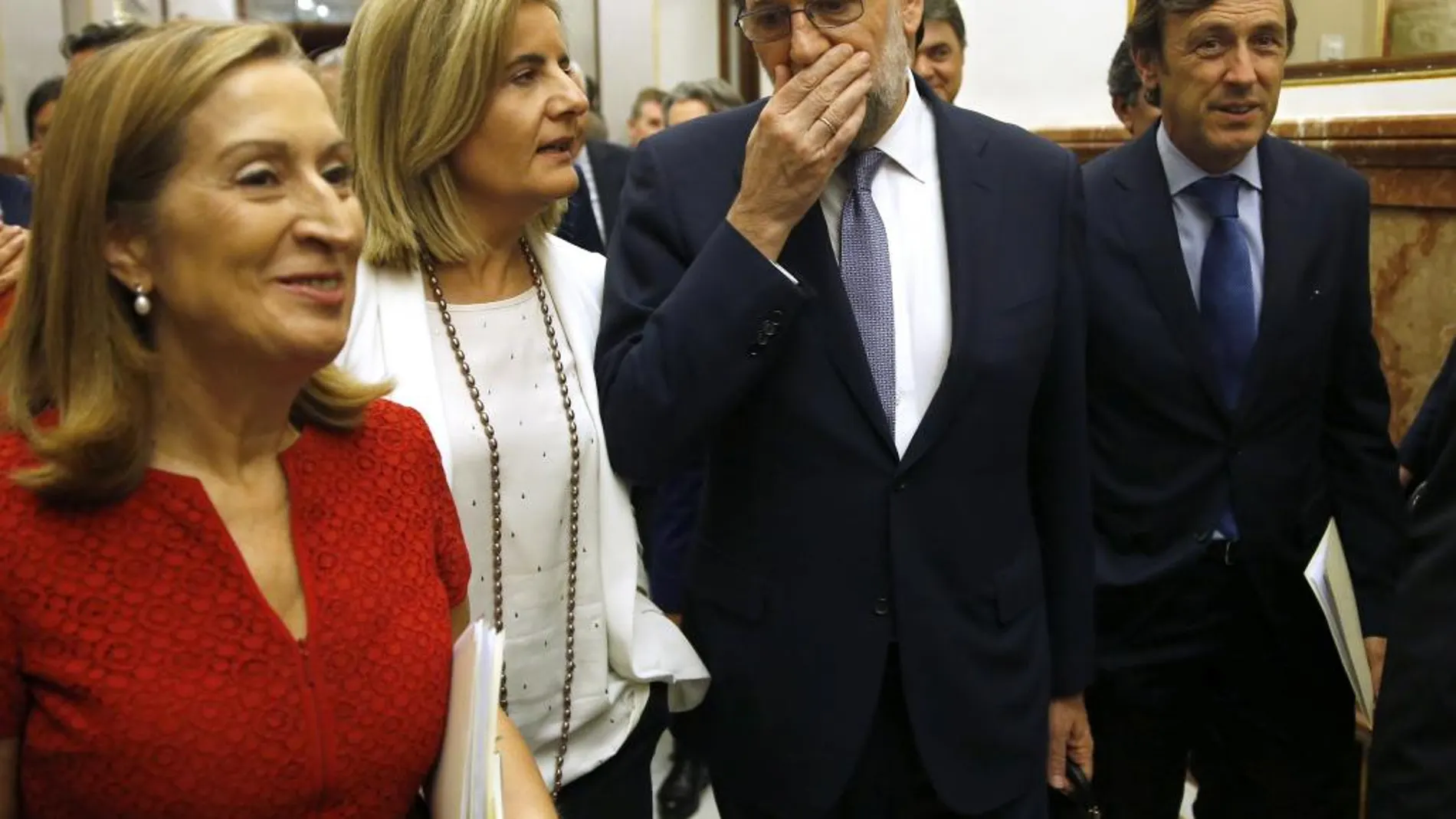 Rajoy, presidente del Gobierno en funciones y candidato a la investidura, abandona esta tarde el Congreso.