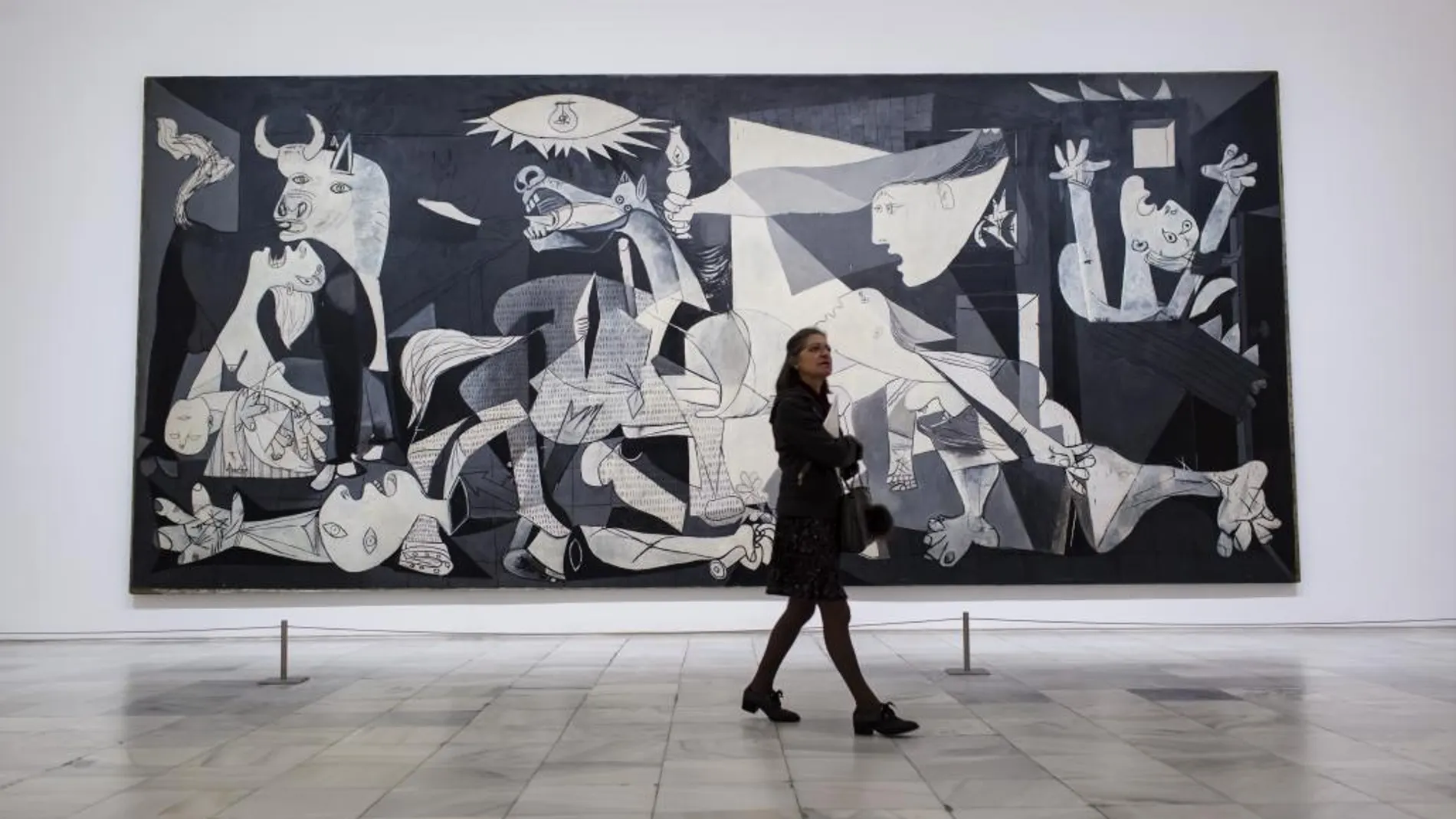 El «Guernica» fue ayer el cuadro más retratado: sigue siendo un imán