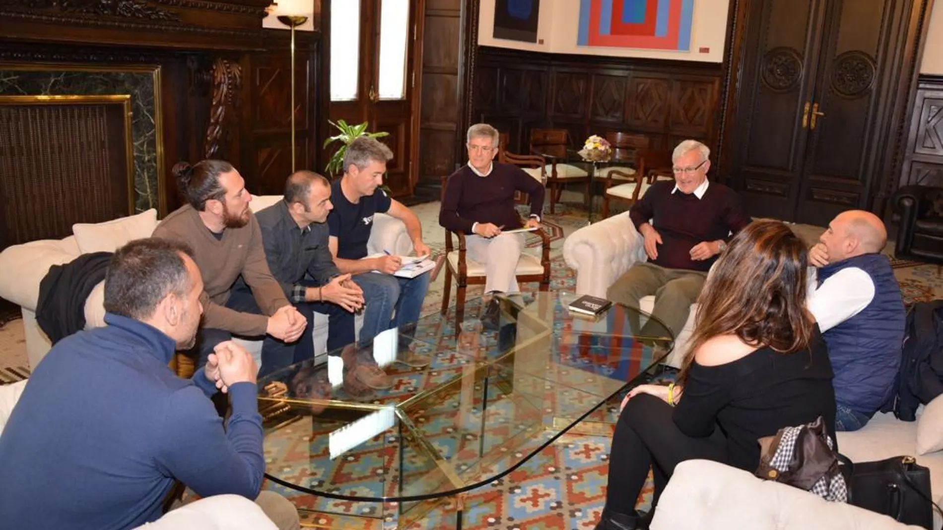 El Comité de Empresa de la estiba del Puerto de Valencia se reunió ayer con el alcalde de Valencia