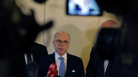 El ministro del Interior francés, Bernard Cazeneuve