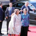 La Reina Sofía y su hermana Irene de Grecia, a su llegada al enlace