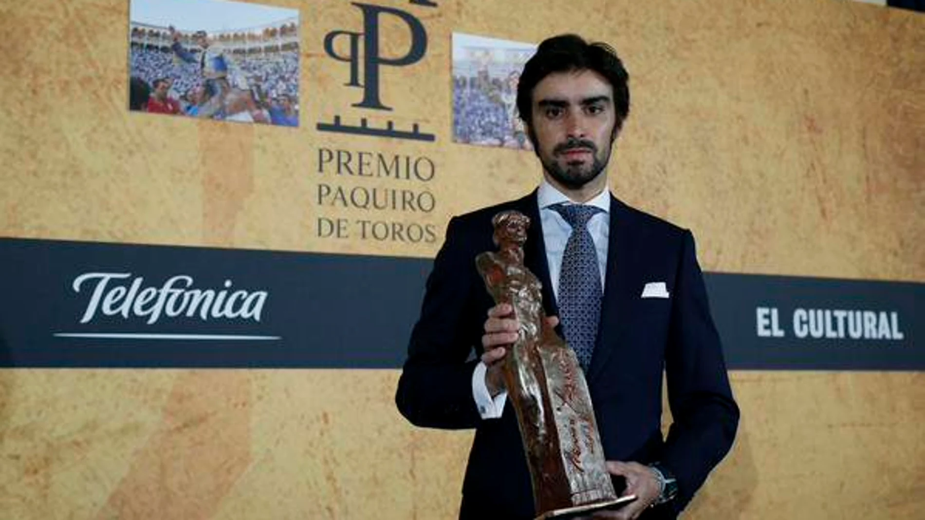 Miguel Ángel Perera, con el «Premio Paquiro», que donará a fines benéficos