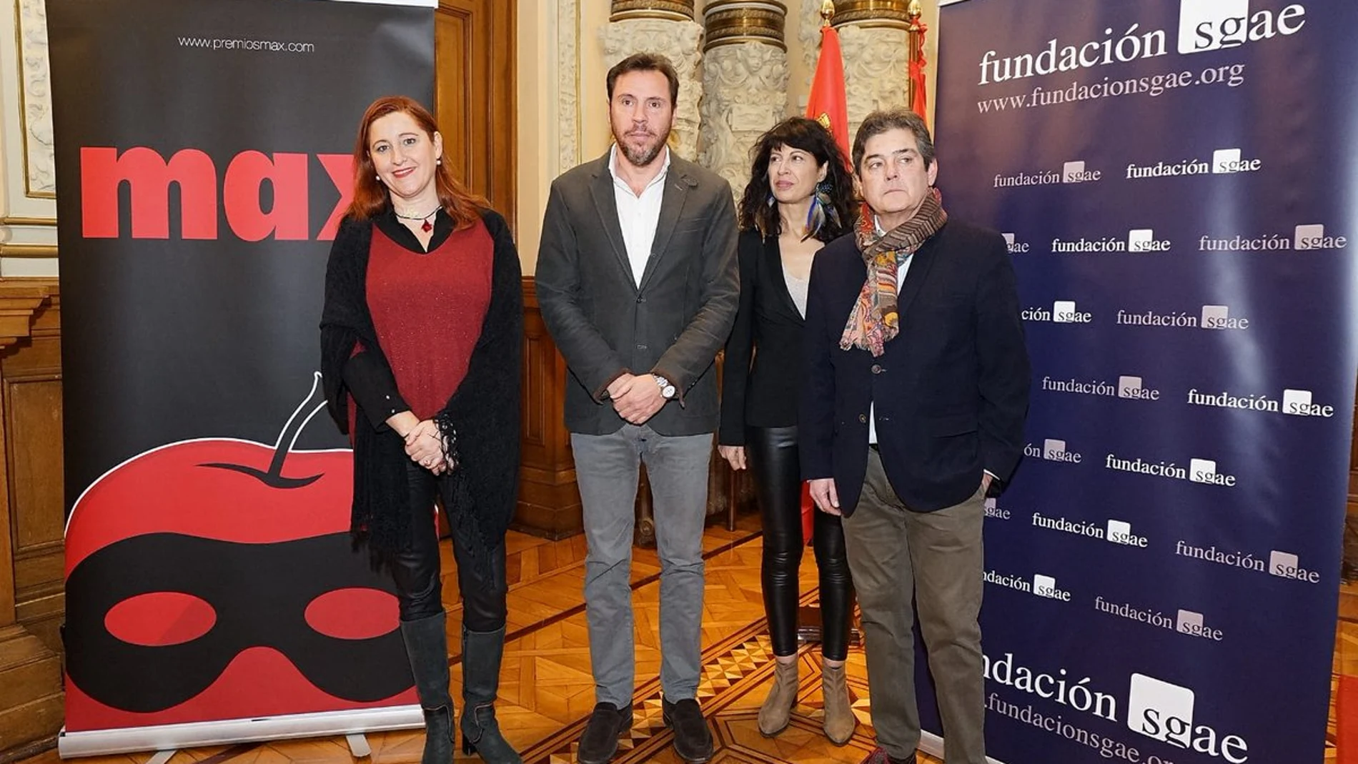 La presidenta de la Fundación SGAE, Ana Graciani; el alcalde de Valladolid, Óscar Puente; la concejala de Cultura y Turismo, Ana Redondo; y el director artístico del Teatro Calderón, José María Viteri