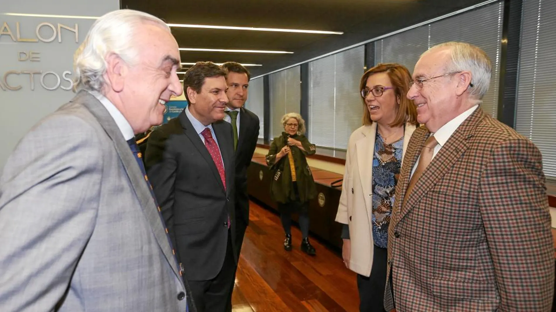 Fernández Carriedo dialoga con Marcos Peña, Germán Barrios, Ángeles Armisén y Raúl de la Hoz