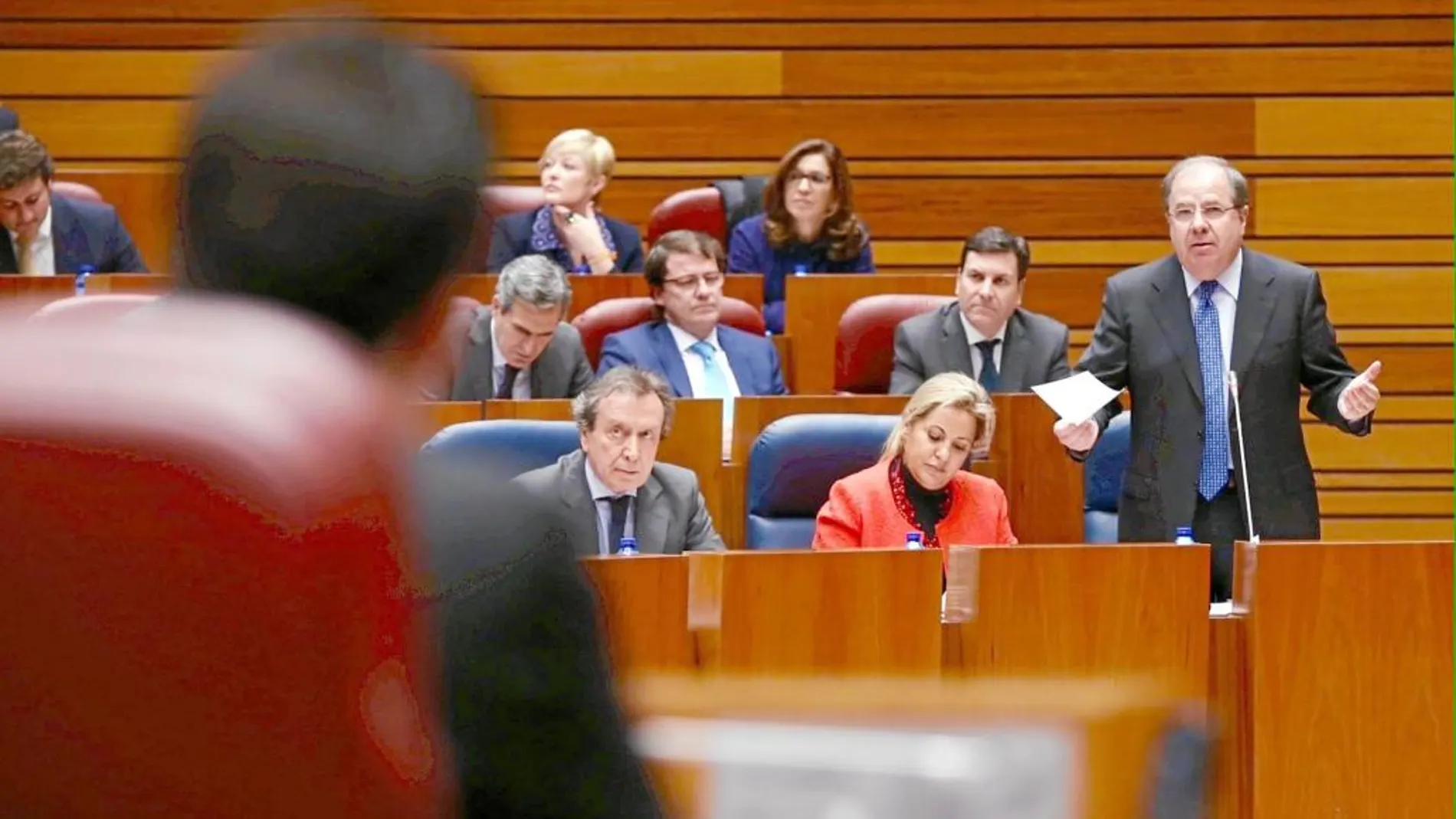 El presidente dela Junta, Juan Vicente Herrera, durante su cara a cara con el socialista Luis Tudanca