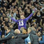 Willy Caballero celebra el triunfo del Manchester City en la Copa de la Liga