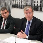 Antonio Silván presenta el proyecto en compañía de Graciliano Álvarez y Justo Fernández, de Ildefe, y del concejal Javier García-Prieto
