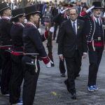El presidente catalán, Quim Torra, junto a guardias de honor de los Mossos D’Esquadra durante la celebración de la Diada / Foto: Ap