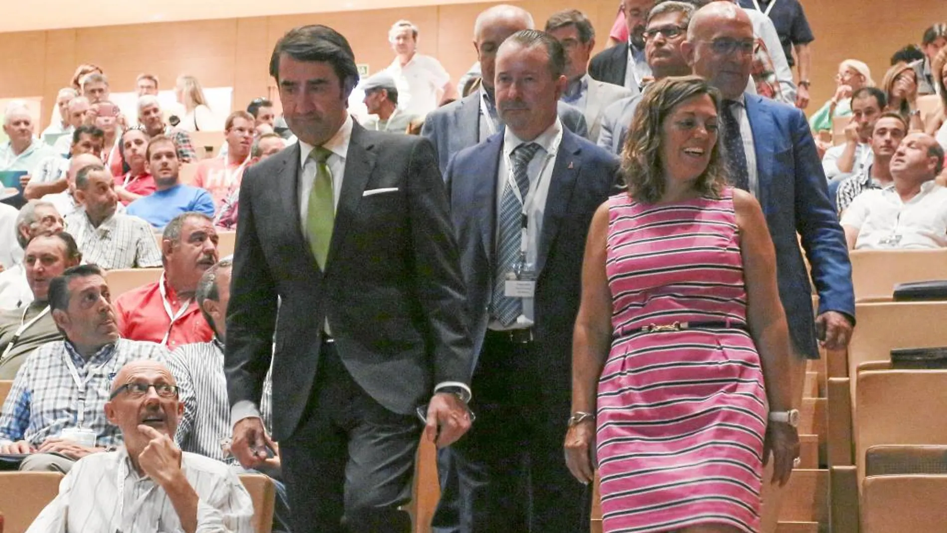 El presidente de Asaja Castilla y León, Donaciano Dujo, junto a Milagros Marcos, Suárez-Quiñones y Jesús Julio Carnero