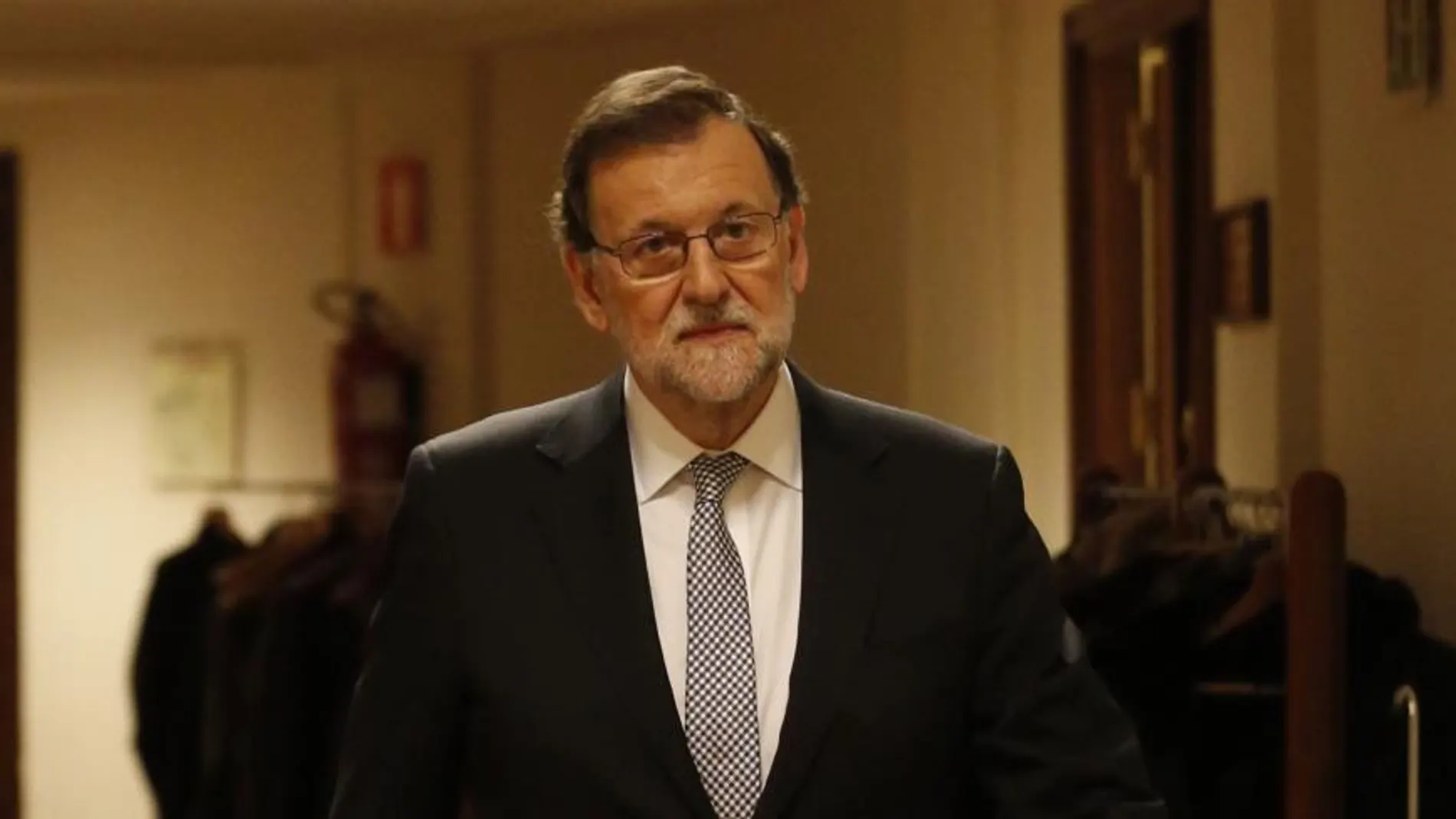 Rajoy abandona el Congreso de los Diputados tras el debate de ayer.