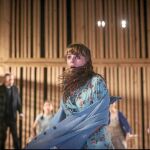Quince actores componen el elenco de «Las brujas de Salem», que llegan a Madrid en una versión más «claustrofóbica», dicho por su director, que la que se vio al aire libre en el Grec de Barcelona