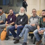 Los cinco presuntos dirigentes de Askapena, el aparato internacional de ETA, durante la sesión del juicio el pasado día 19