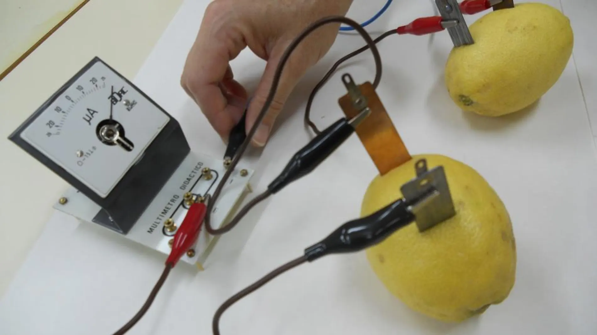 Inventan una batería que funciona con jugos gástricos