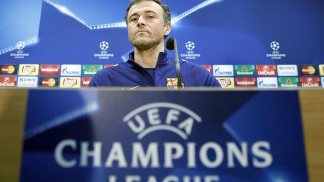 El entrenador del FC Barcelona, Luis Enrique Martínez, durante la rueda de prensa posterior al entrenamiento que el club azulgrana ha realizado en la ciudad deportiva Joan Gamper