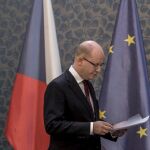 El primer ministro de la República Checa, Bohuslav Sobotka, anuncia su dimisión y la caída del Gobierno tripartito hoy, 2 de mayo de 2017, en Praga.