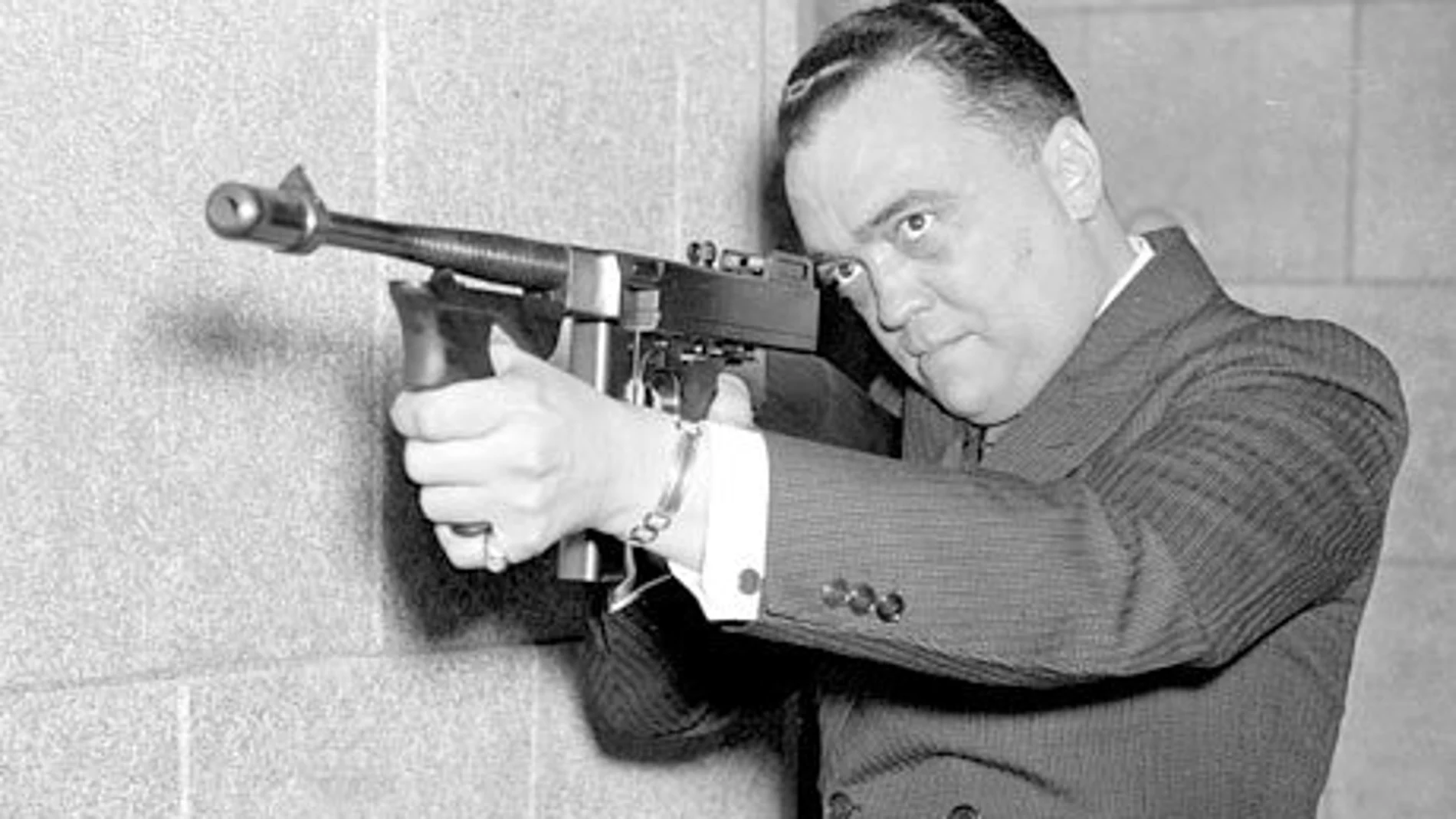 BUENA PUNTERÍA. Edgar Hoover dirigió con mano firme el FBI durante treinta y siete años. Su obsesión por escudriñar las intimidades ajenas no conoció límites