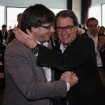 Mas abraza a Puigdemont cuando éste fue nombrado president