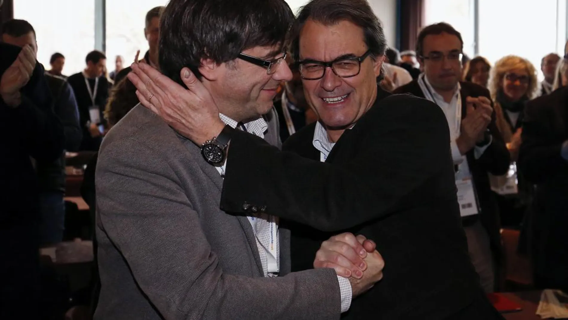 Mas abraza a Puigdemont cuando éste fue nombrado president