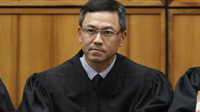 El juez federal Derrick Watson