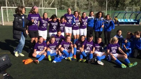 Un equipo infantil femenino hace historia al ganar una liga masculina de fútbol