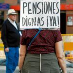 El Gobierno de Sánchez estudia distintas opciones para reducir la nómina de las pensiones / Foto: Jesús G. Feria