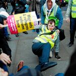 Partidarios y detractores del Brexit se enfrentan en las calles del centro de Londres el pasado sábado / Reuters