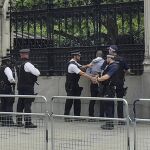 Un hombre ha sido detenido ante el Parlamento británico, en el barrio londinense de Westminster, bajo la sospecha de llevar un cuchillo