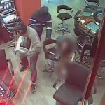 Imagen que recoge uno de los atracos cometidos por los detenidos