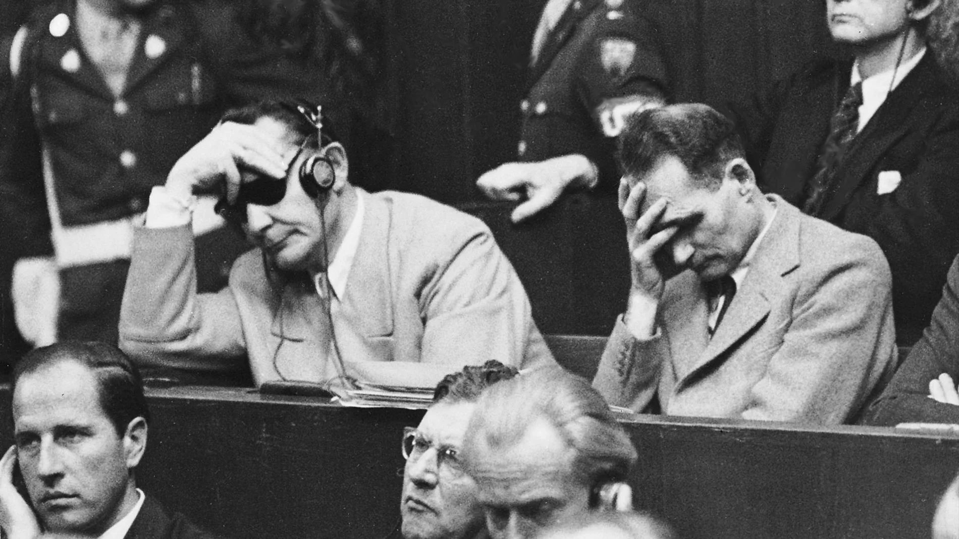 Juicos de Núremberg. Los líderes nazis Hermann Goering y Rudolf Hess, durante el proceso judicial en Alemania¡
