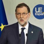 El presidente del Gobierno, Mariano Rajoy, durante la rueda de prensa ofrecida hoy en Bruselas, tras asistir a la reunión del Consejo Europeo.