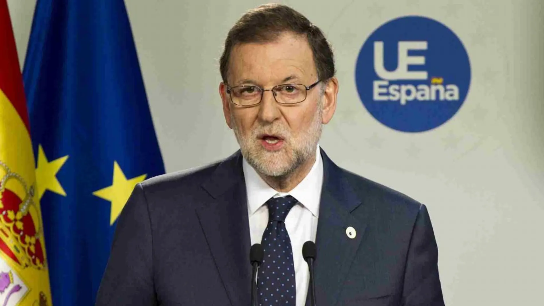 El presidente del Gobierno, Mariano Rajoy, durante la rueda de prensa ofrecida hoy en Bruselas, tras asistir a la reunión del Consejo Europeo.