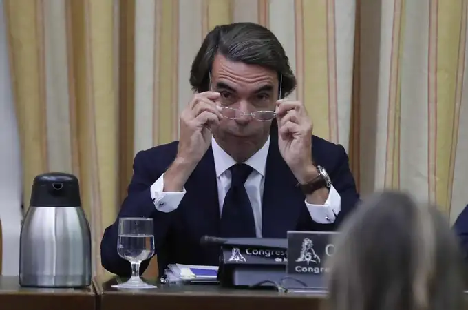 Aznar se desliga de la corrupción