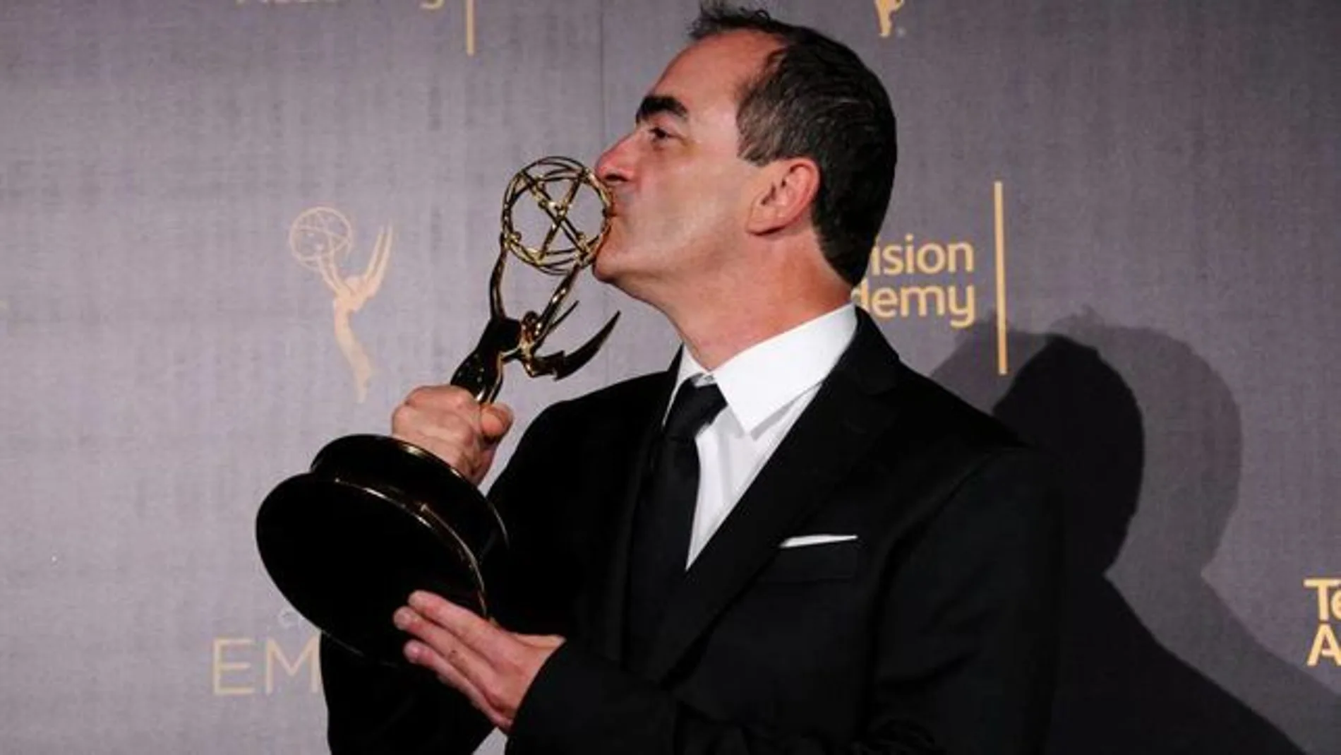 Víctor Reyes, con su premio.