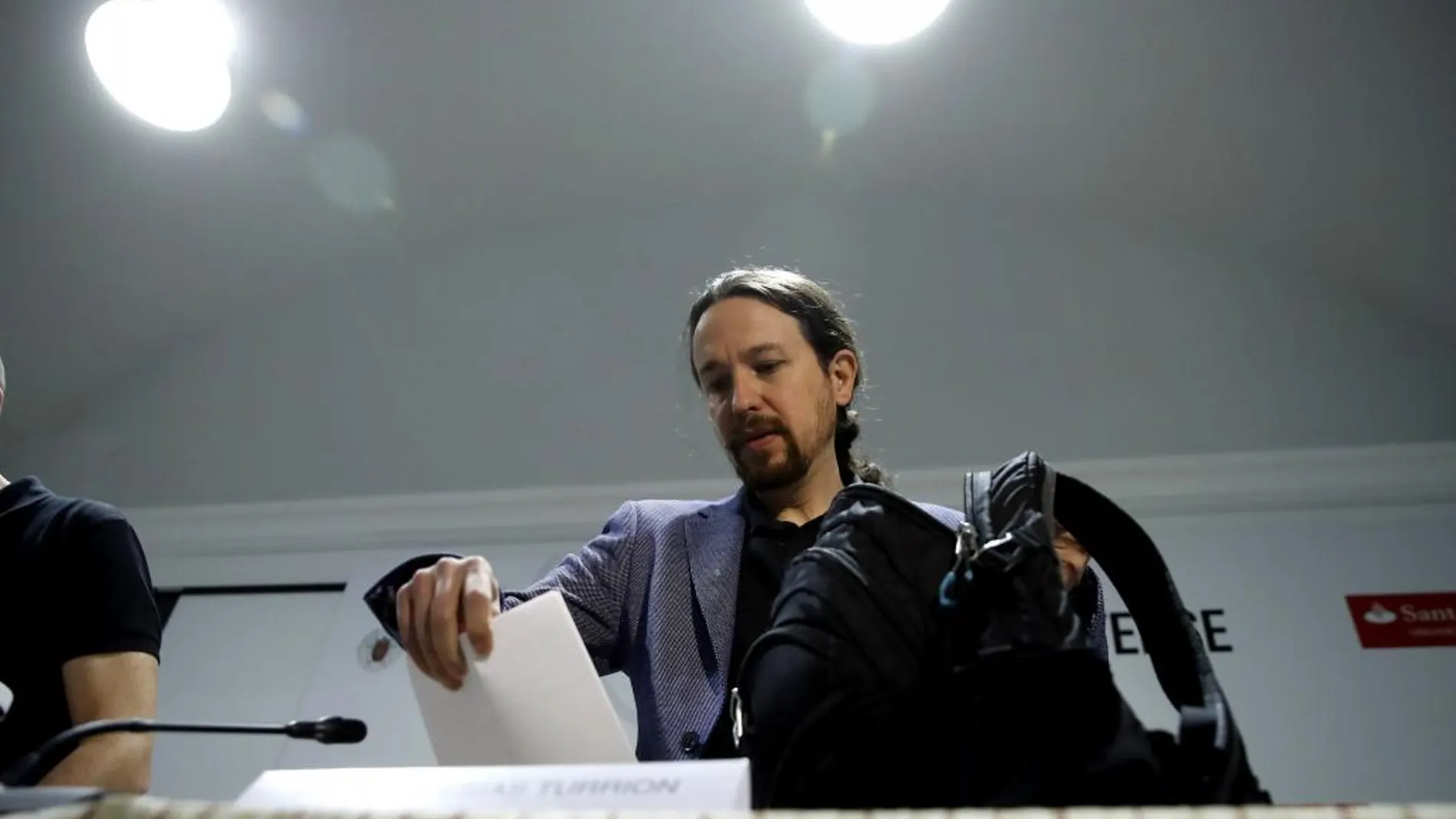 El lider de Podemos, Pablo Iglesias, poco antes de la conferencia "Un proyecto para 2002"