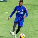 Lemar, durante el entrenamiento de ayer con el Atlético