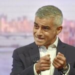 Sadiq Khan, alcalde de Londres y una de las figuras más respetadas de la izquierda británica, durante una entrevista, ayer, en la BBC