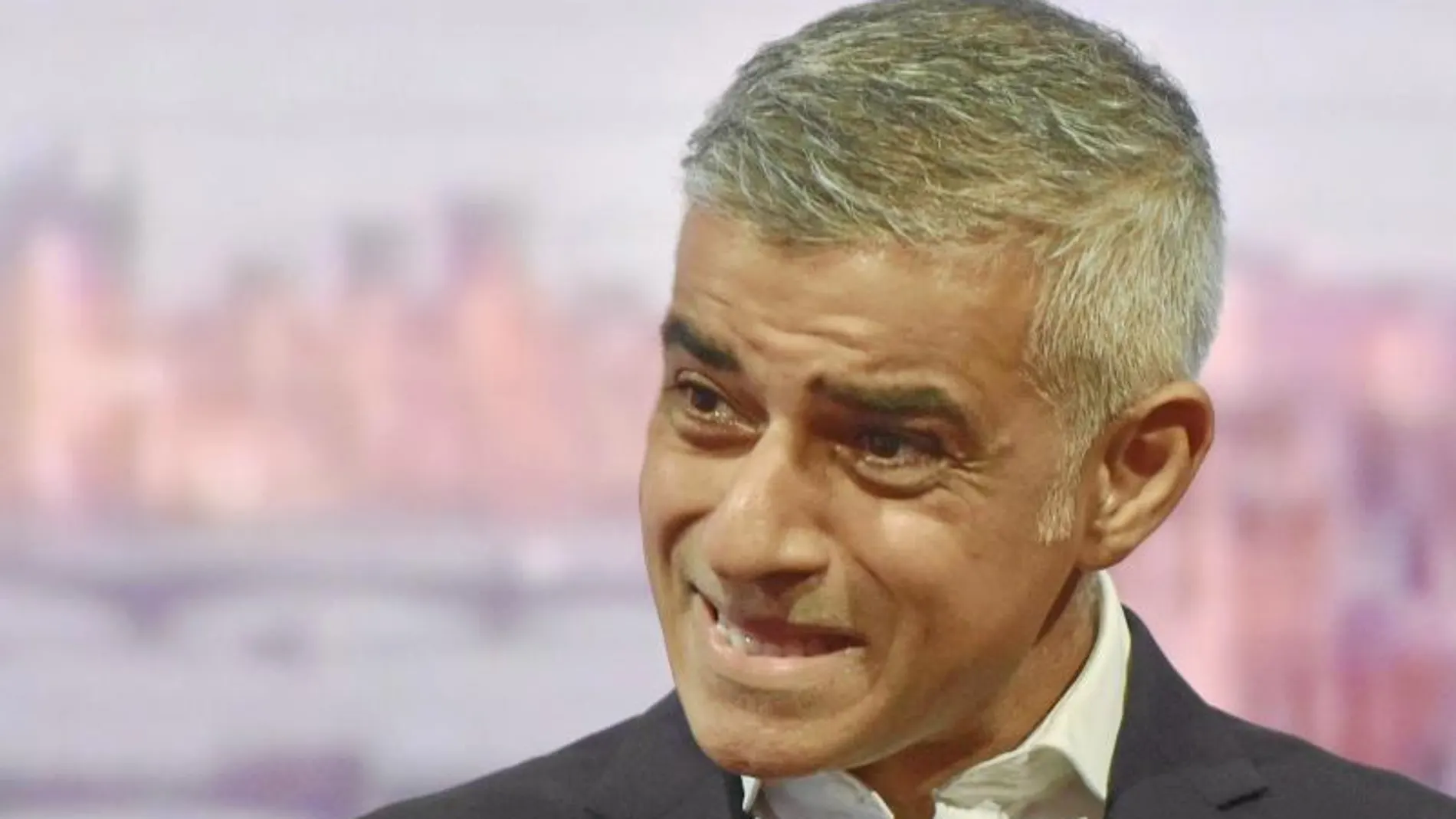 Sadiq Khan, alcalde de Londres y una de las figuras más respetadas de la izquierda británica, durante una entrevista, ayer, en la BBC