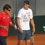Toni Nadal y Rafa Nadal en un entrenamiento