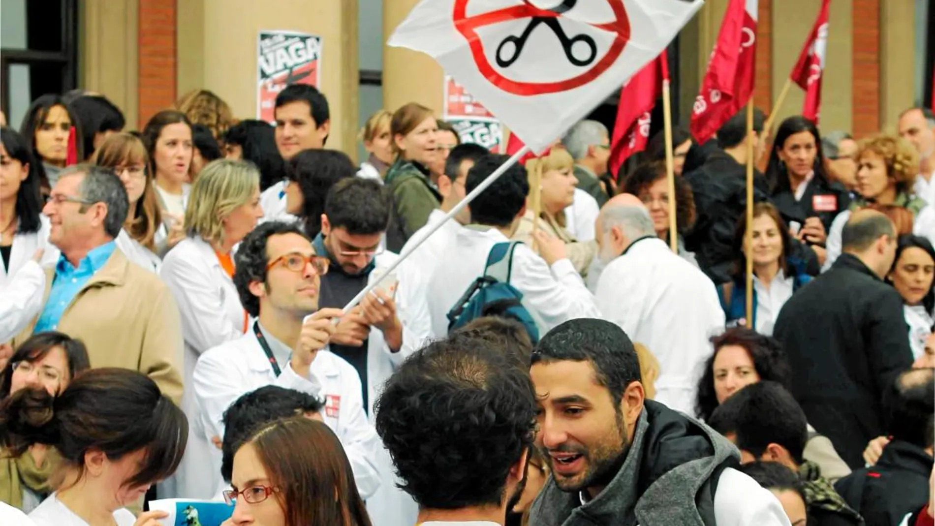 Una de las últimas protestas protagonizadas por el personal sanitario en Cataluña coincidiendo con la crisis.