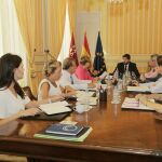 La portavoz del Gobierno regional, Noelia Arroyo, recordó ayer que el presidente, Fernando López Miras, sigue a la espera de la respuesta de Pedro Sánchez